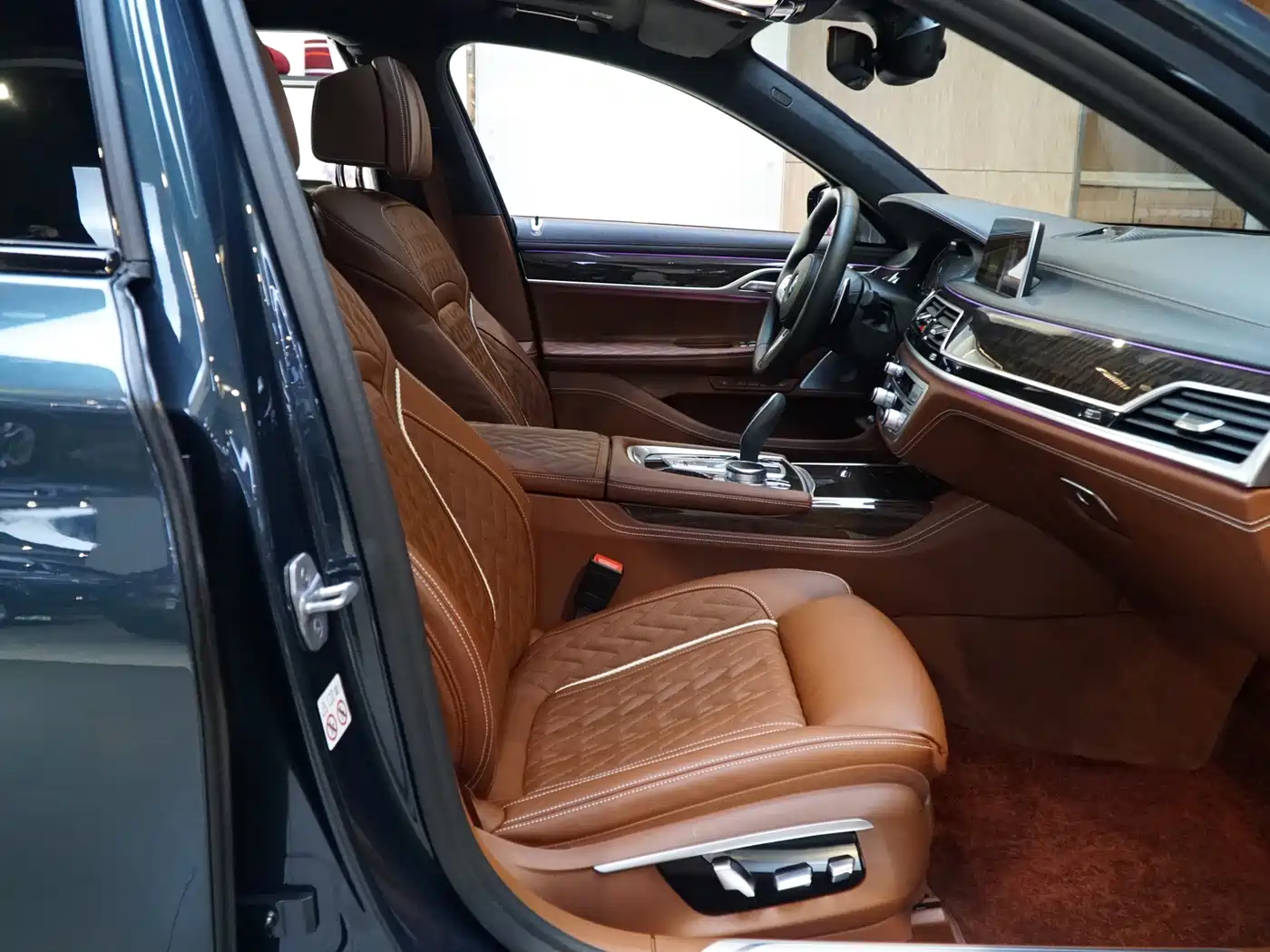 BMW 7 Series 2019 740Li xDrive Executive M Sport Package фото 10