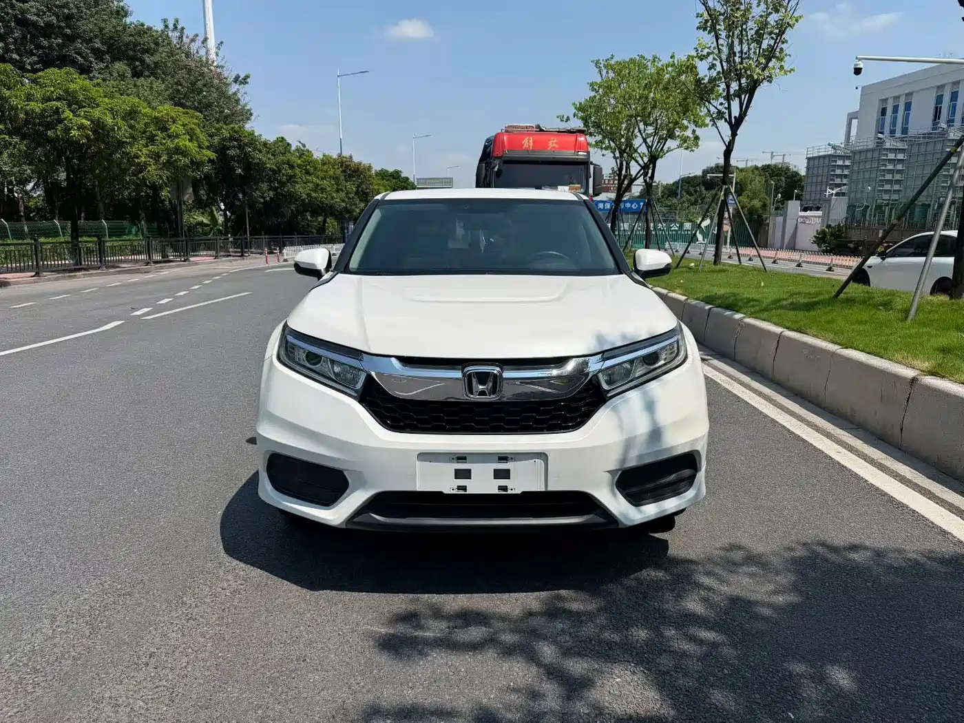 Photo 2 - Honda Avancier