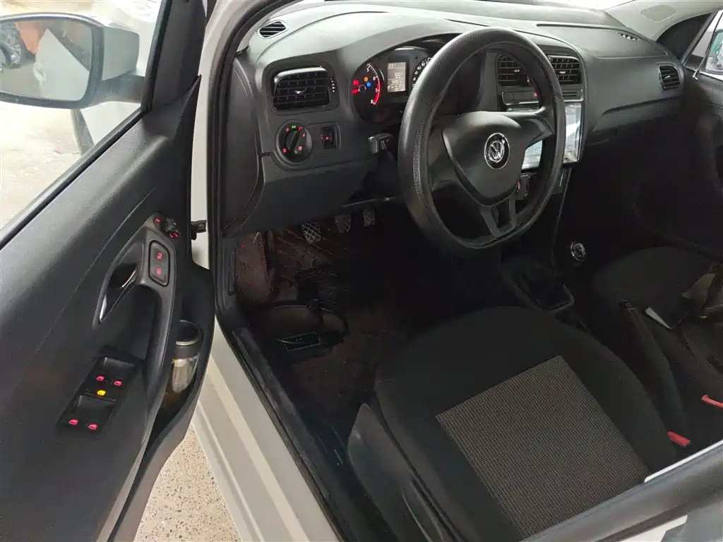 Volkswagen Polo 2016 1.4L Manual Trend фото 16