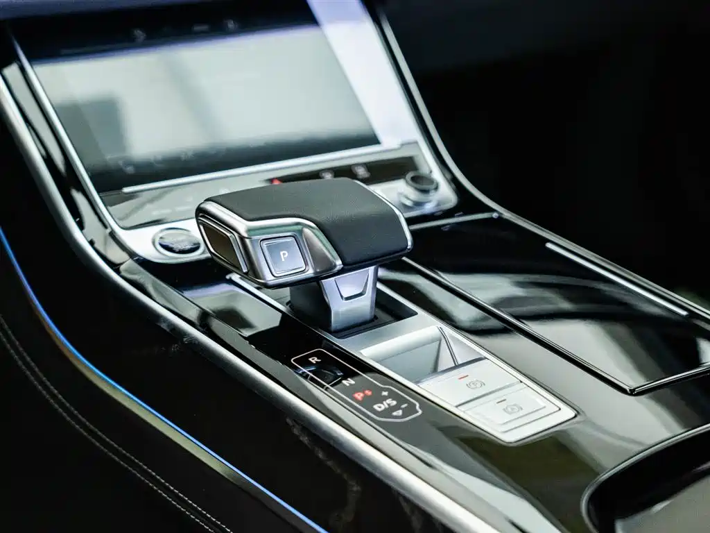 Audi A8 2025 A8L 50 TFSI quattro Exclusive Selection фото 13