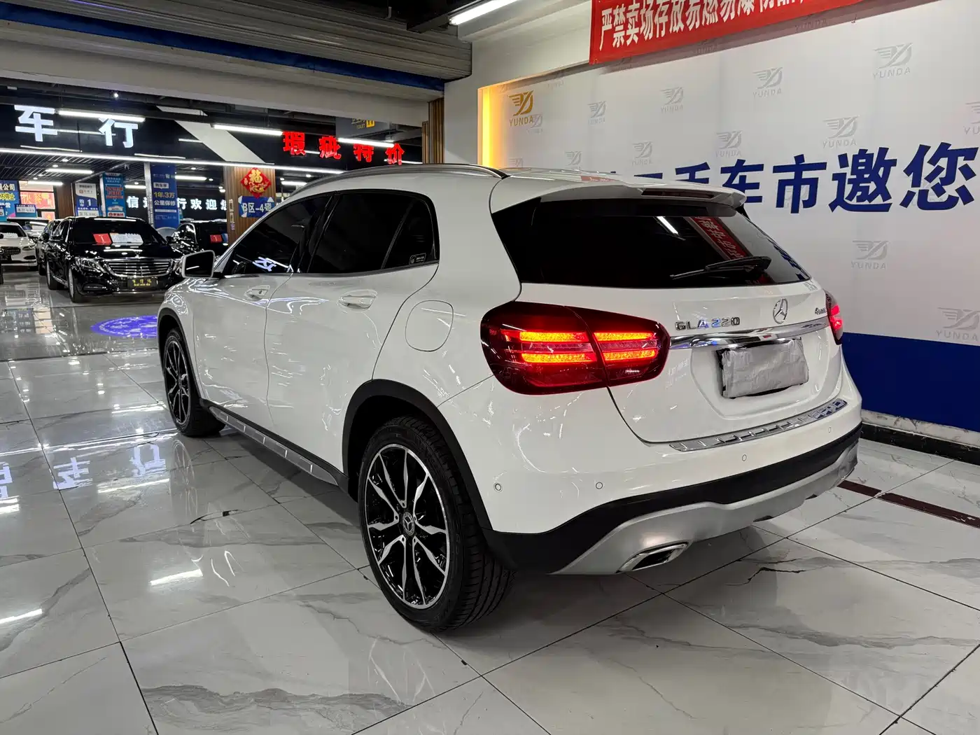 Фото 12 - Mercedes-Benz GLA