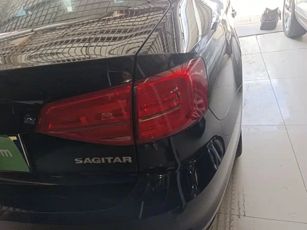 Volkswagen Sagitar 2015 1.6L Manual Comfort фото 8