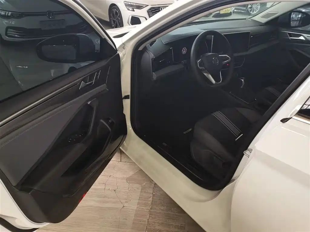 Volkswagen Sagitar 2025 300TSI DSG Flying Leap Edition фото 16