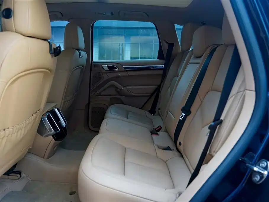 صورة 14 - Porsche Cayenne