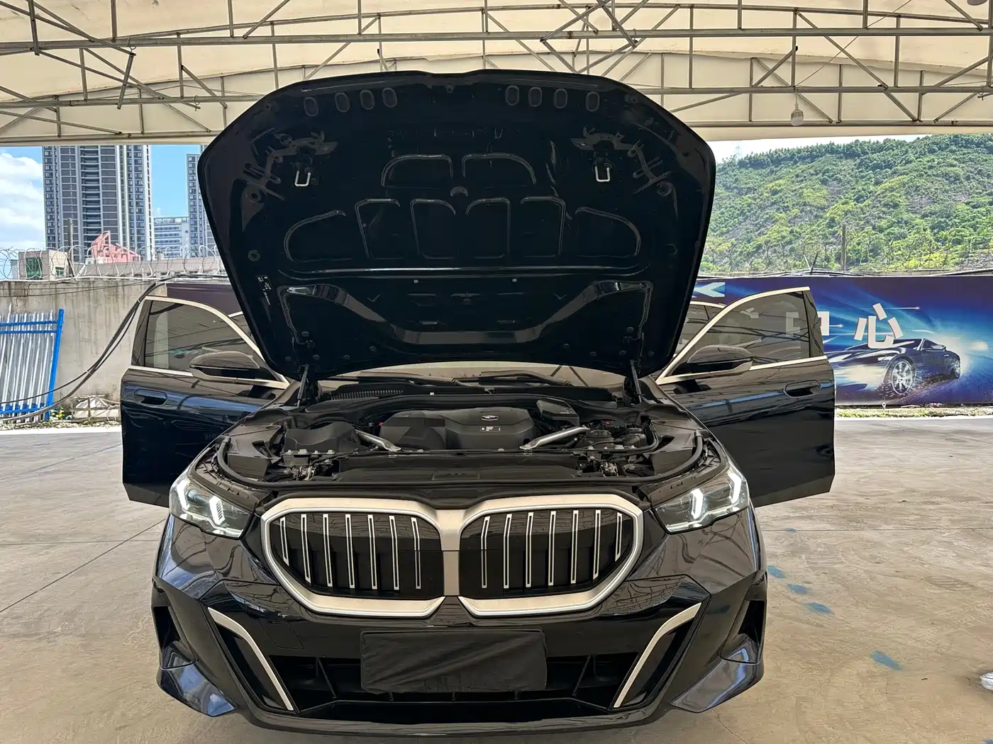 BMW 5 Series 2024 525Li M Sport Package фото 5