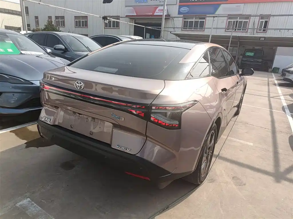 Toyota bZ3 2023 616km Long Range Premium фото 5