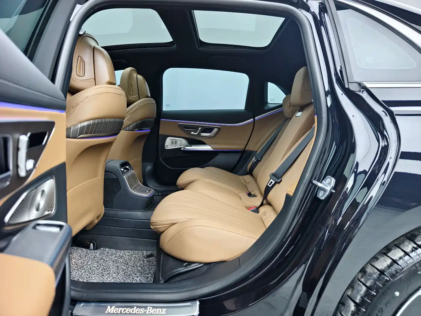 Mercedes-Benz E-Class 2024 Model E 300 L Luxury фото 6