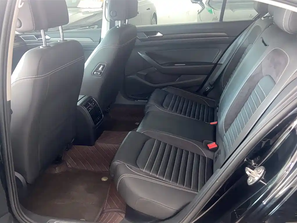 Volkswagen Magotan 2020 330TSI DSG Leading фото 13
