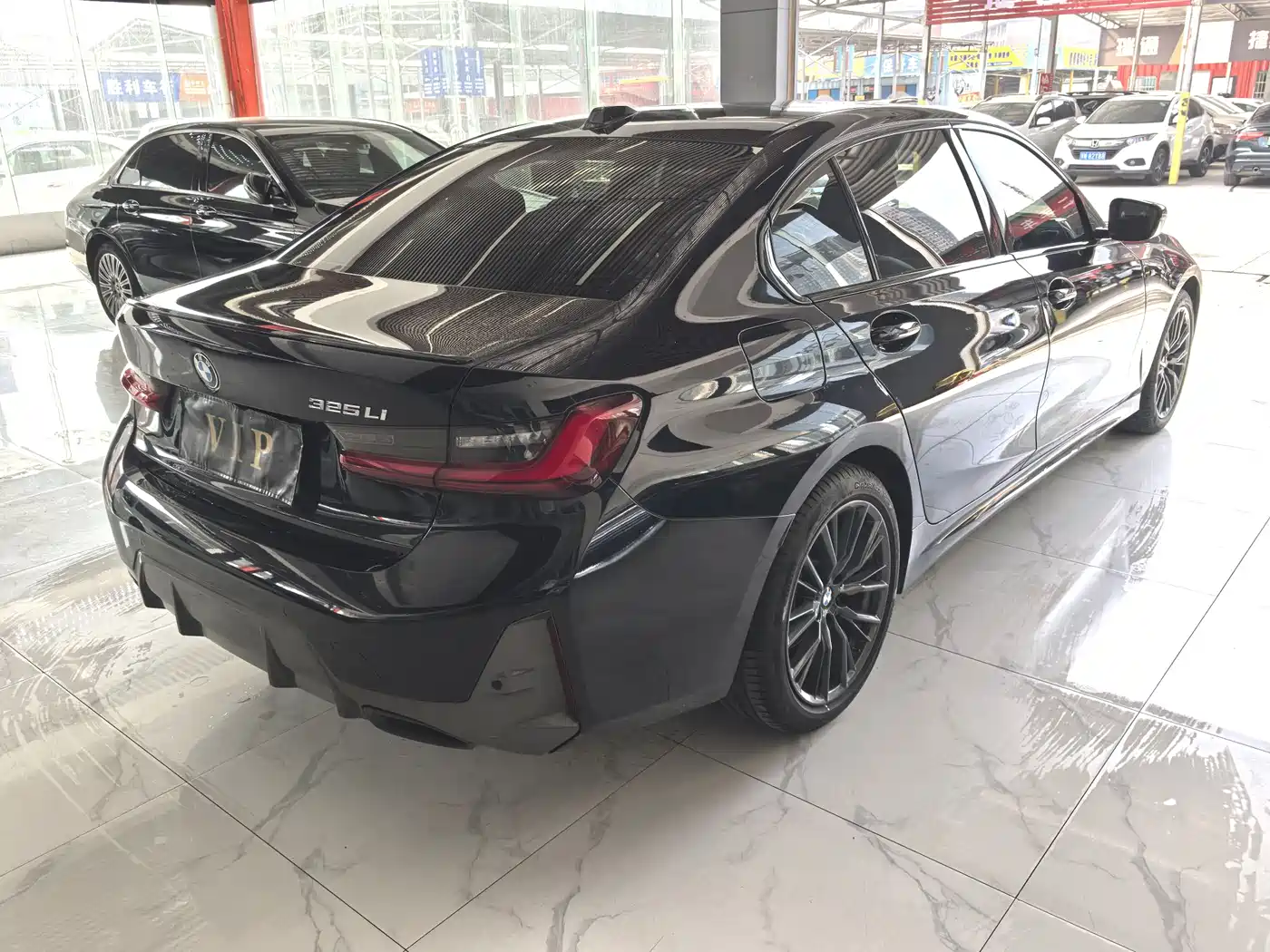 BMW 3 Series 2023 325Li M Sport Black Night Package фото 9