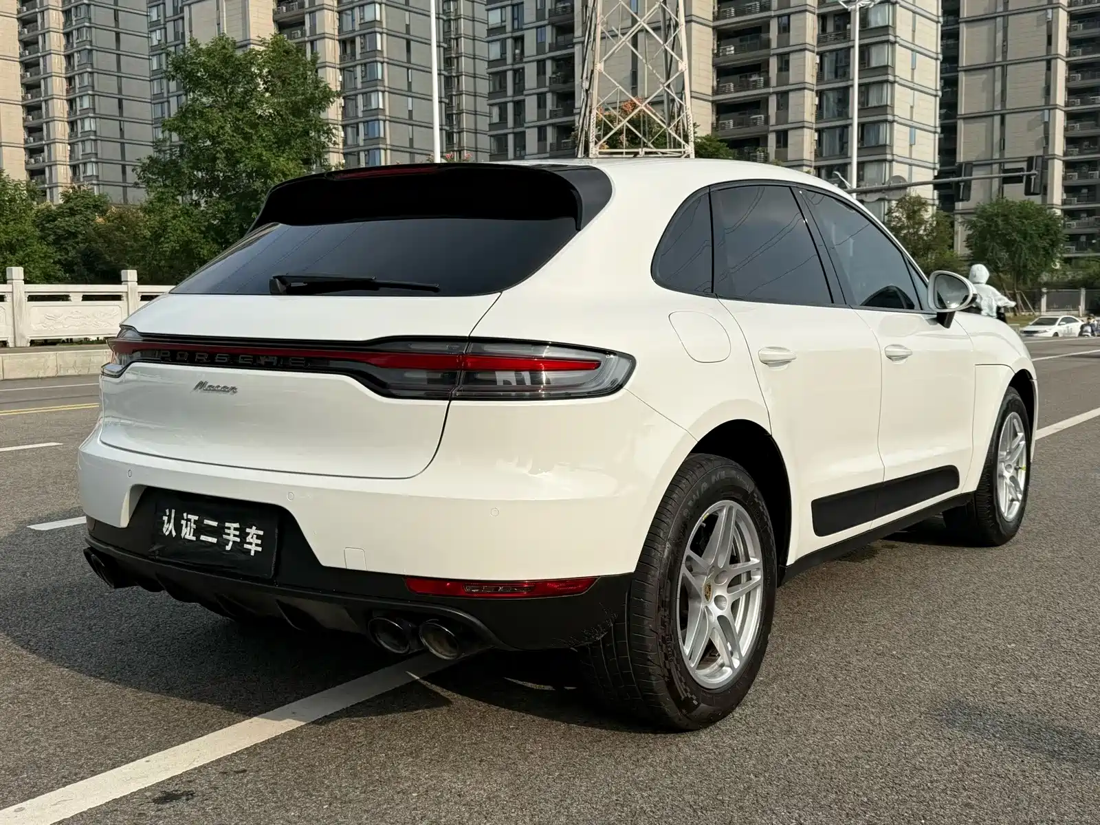 Photo 7 - Porsche Macan