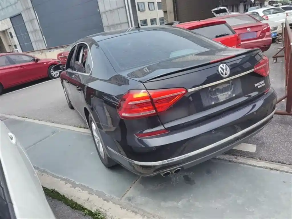 Volkswagen Passat 2015 1.8TSI DSG Elegance Edition фото 5