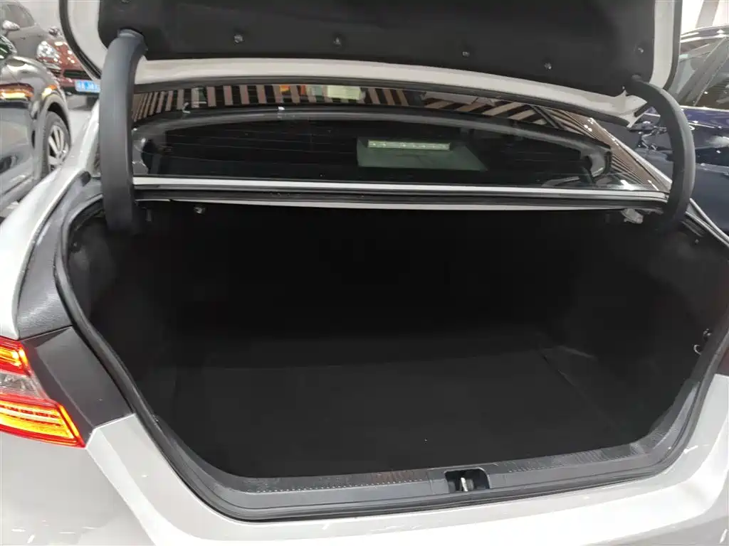 Toyota Camry 2018 2.0G Luxury Edition фото 19