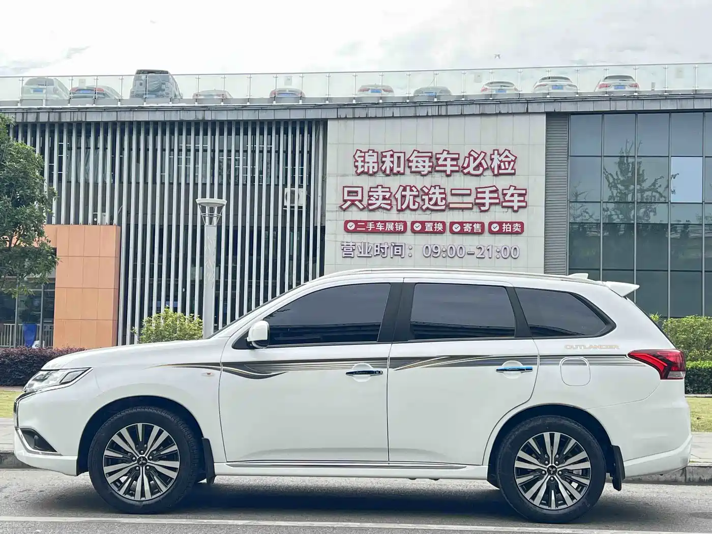 MITSUBISHI OUTLANDER