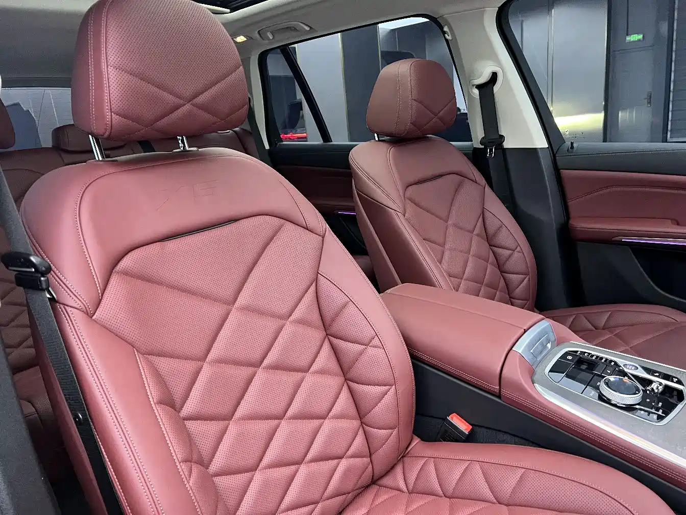 BMW X5 2025 Model xDrive 30Li Exclusive M Sport Blackout Package фото 24