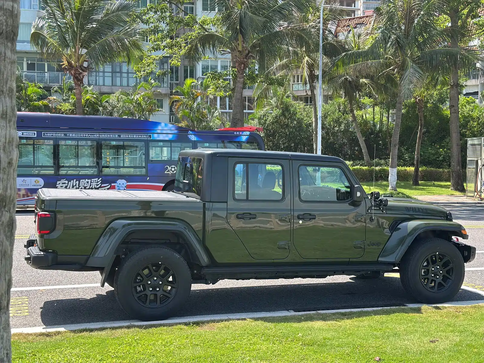 Фото 8 - Jeep Gladiator