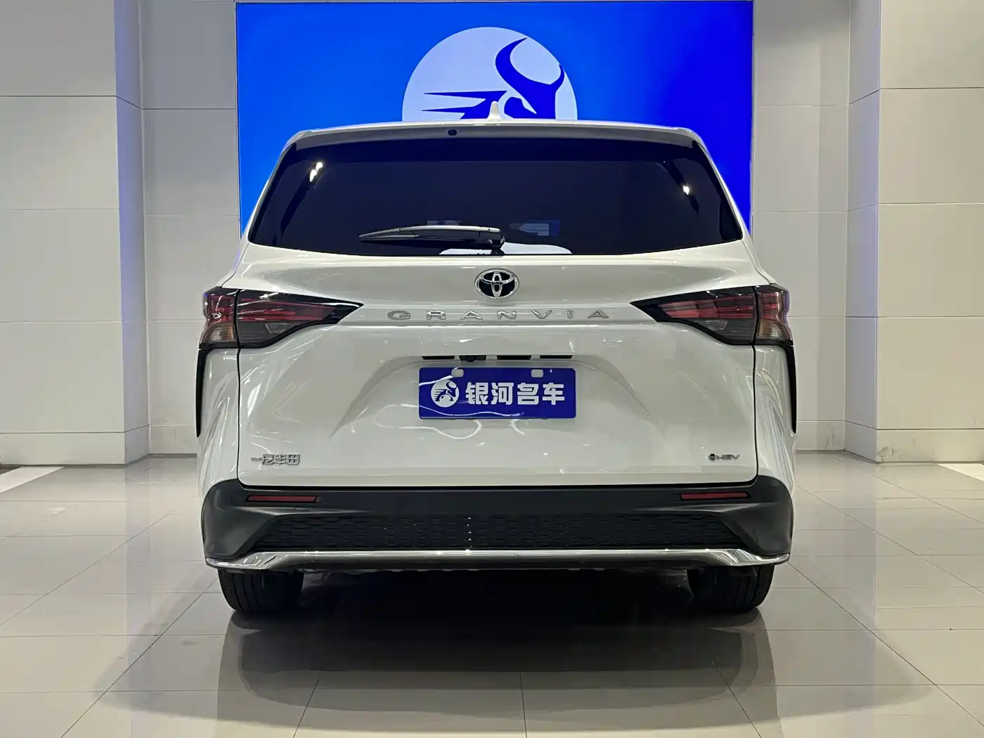 Toyota Granvia 2024 2.5L Hybrid Comfort фото 17