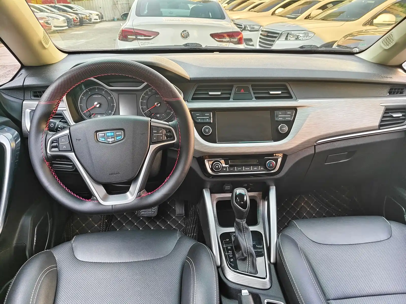 Фото 4 - Geely Vision X3