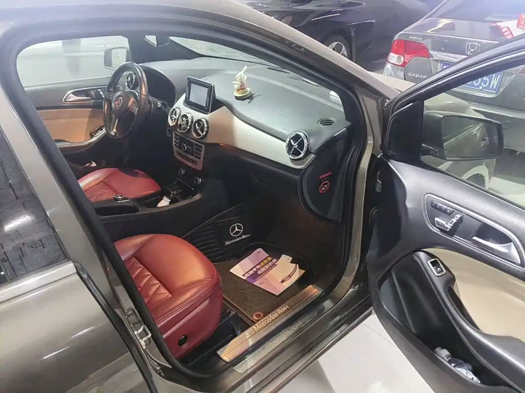 Mercedes-Benz B-Class 2013 2012 B 200