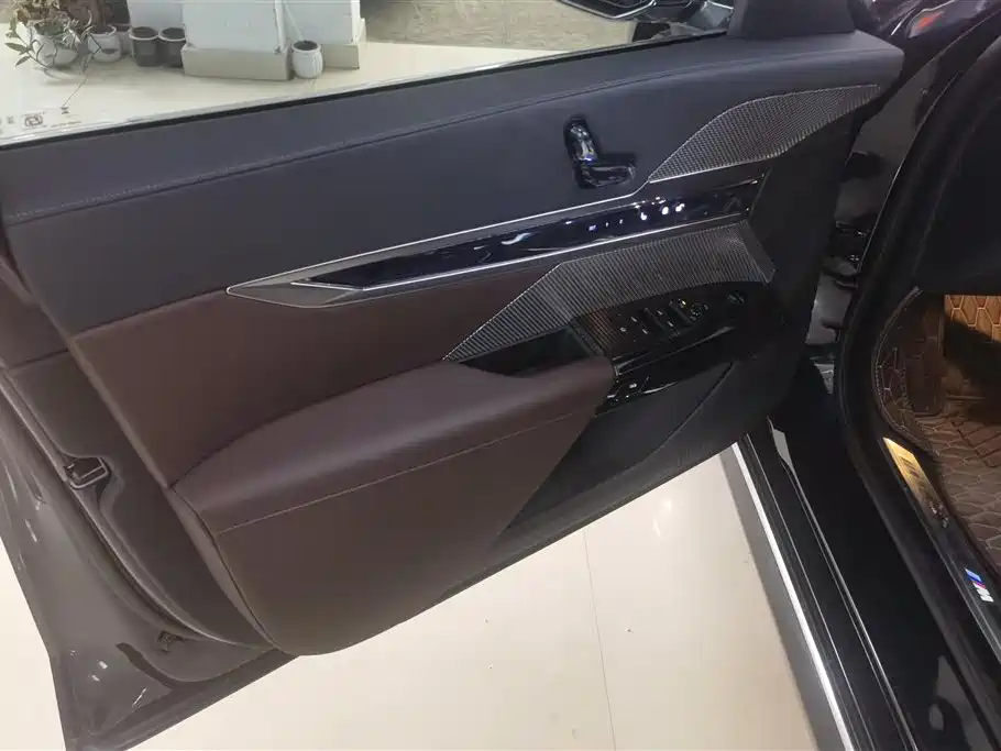 BMW 7 Series 2023 Model 735Li M Sport Package фото 7