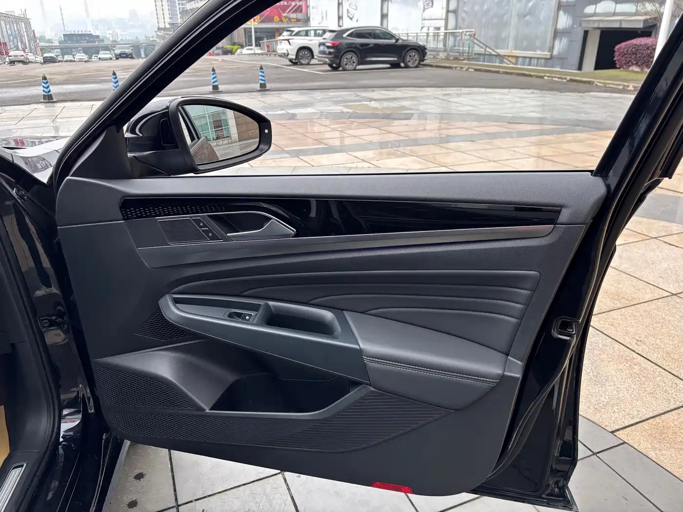 Volkswagen Passat 2023 330TSI Luxury Edition фото 10