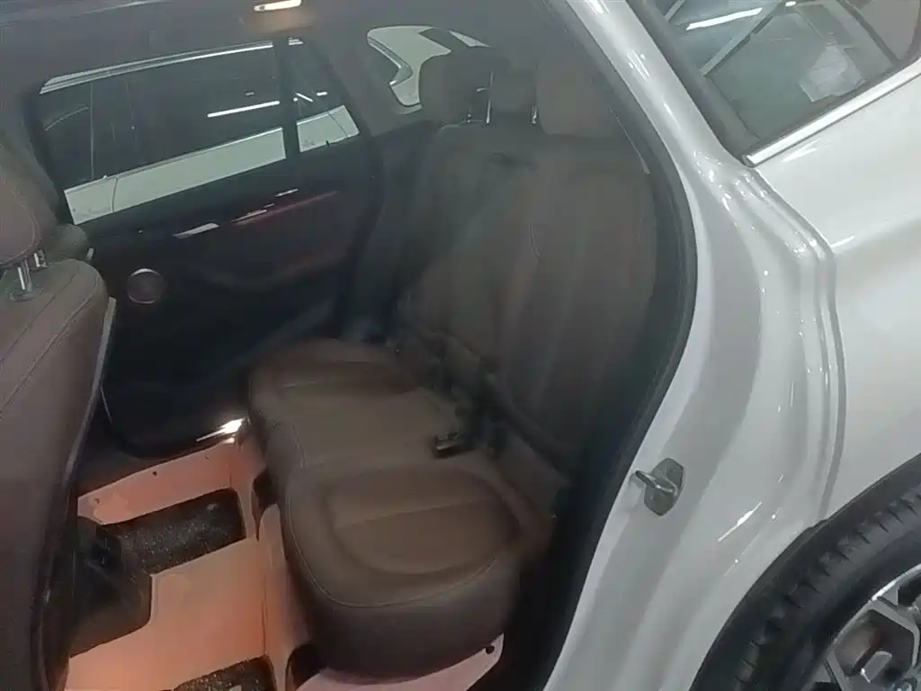 BMW X1 2021 sDrive25Li Leading фото 17