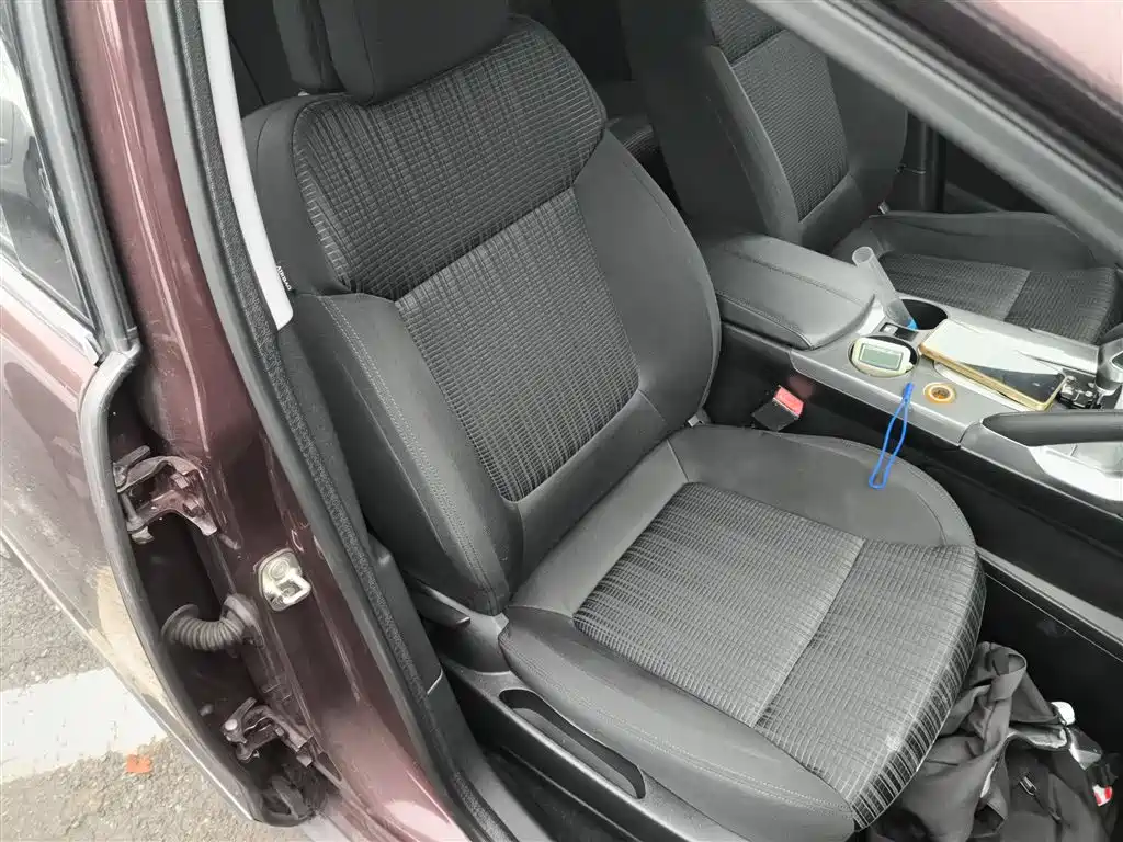 Peugeot 3008 2016 2.0L Automatic Classic Edition фото 21