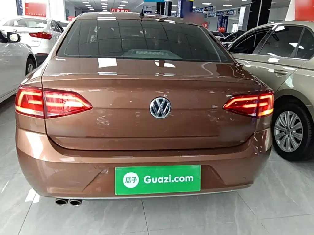 صورة 6 - Volkswagen Lamando