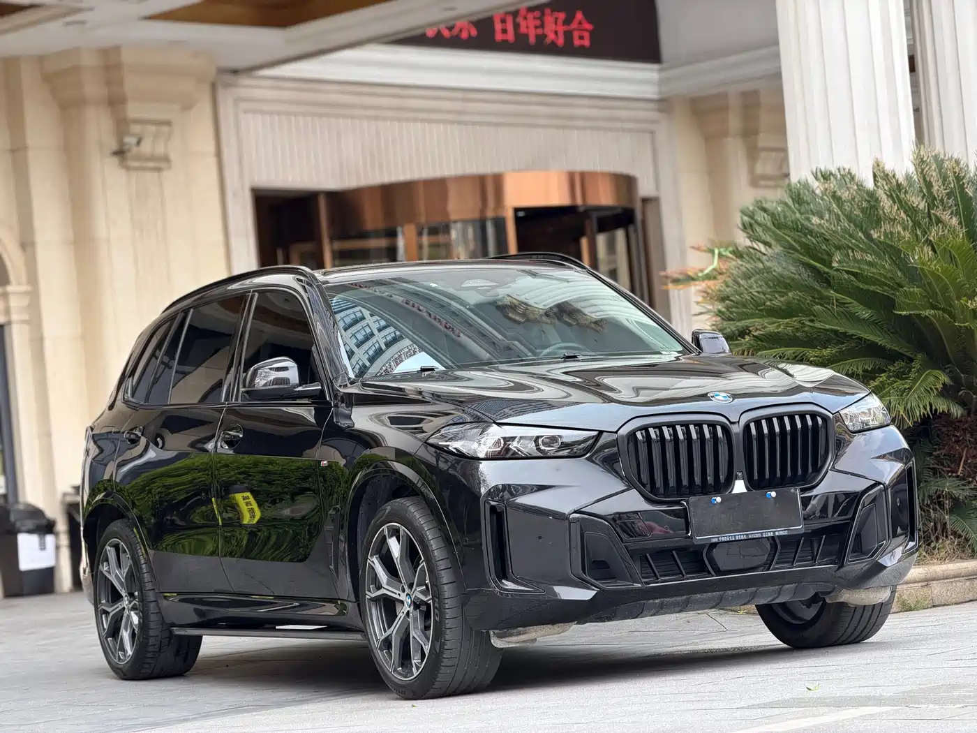BMW X5 2023 xDrive 30Li Premium M Sport Black Night Package фото 6