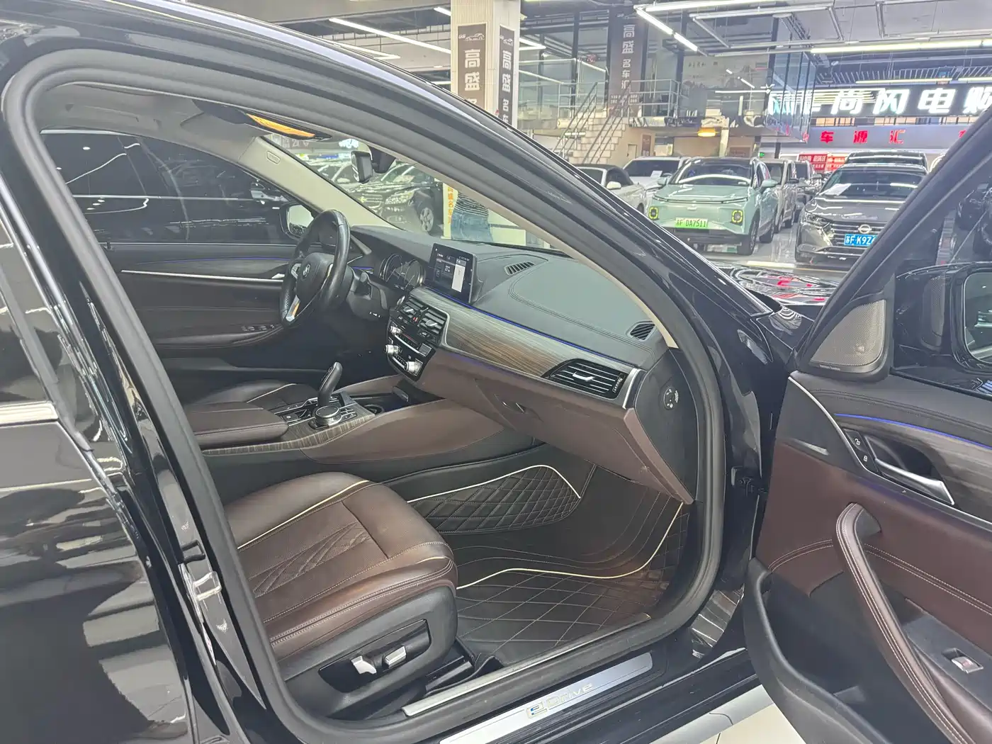 BMW 5 Series New Energy 2019 530Le Luxury Package фото 13