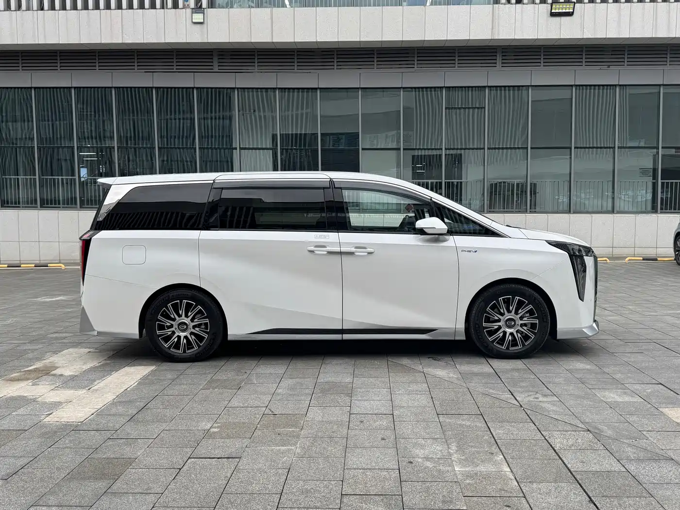Photo 4 - GAC Trumpchi Trumpchi E9