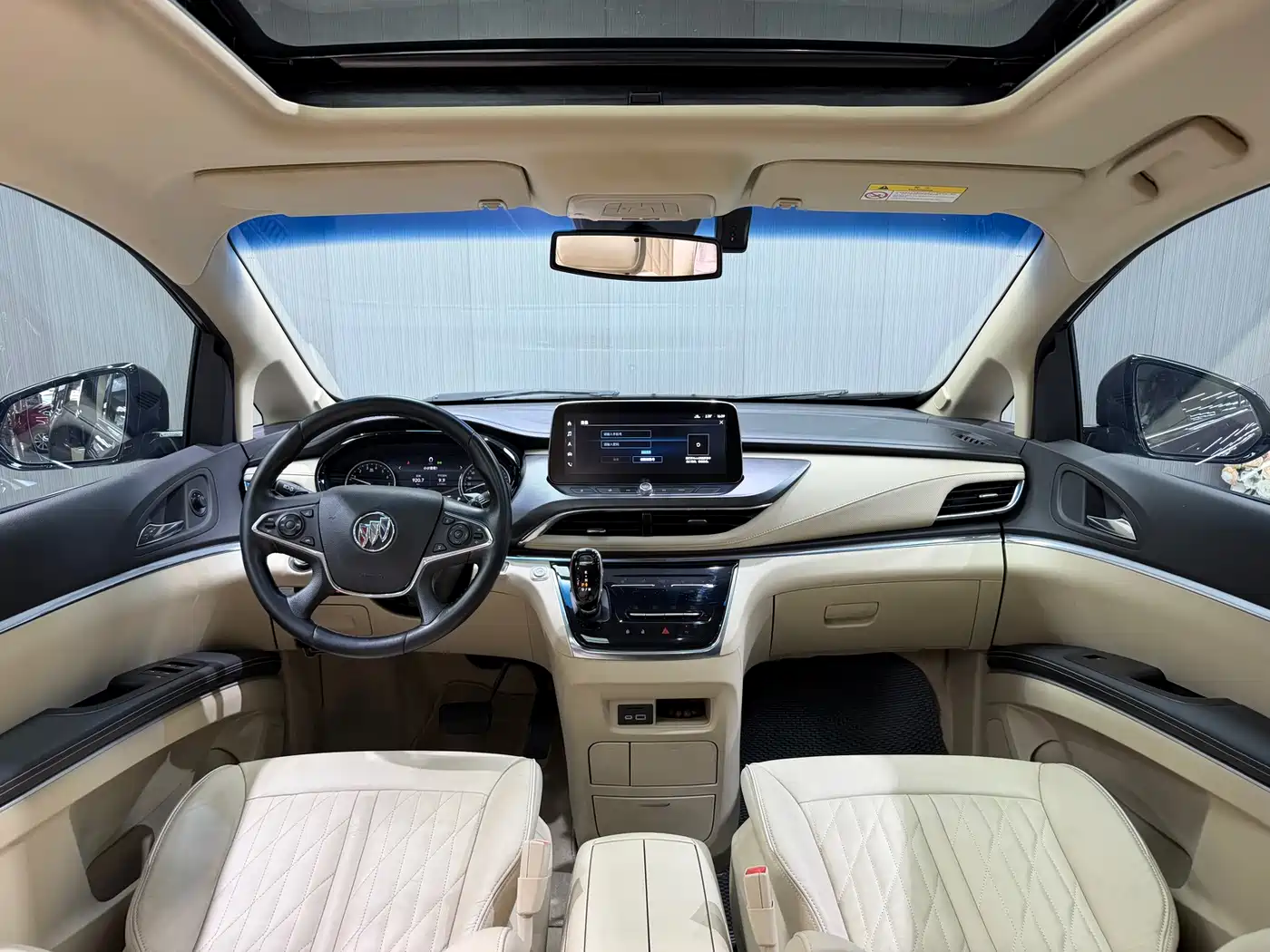 Photo 13 - Buick GL8