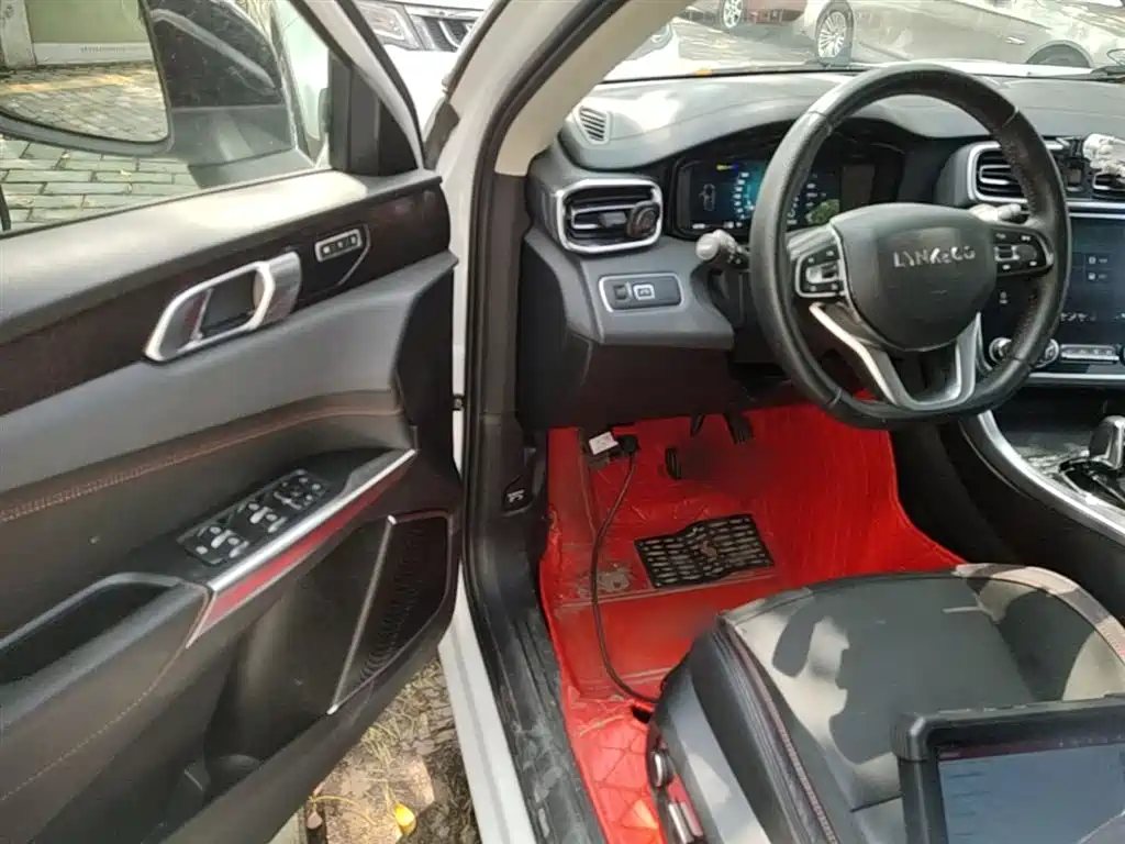 Lynk & Co 01 2017 2.0T AWD Pro фото 16