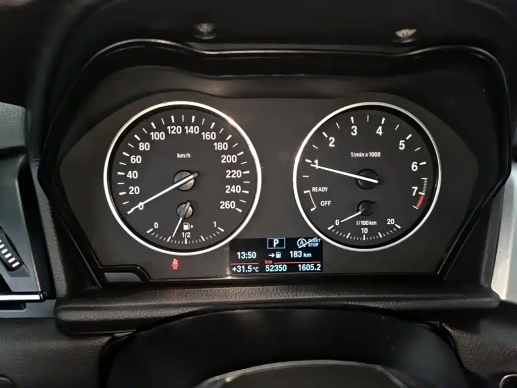 BMW 2 Series Touring 2016 218i Leading фото 12