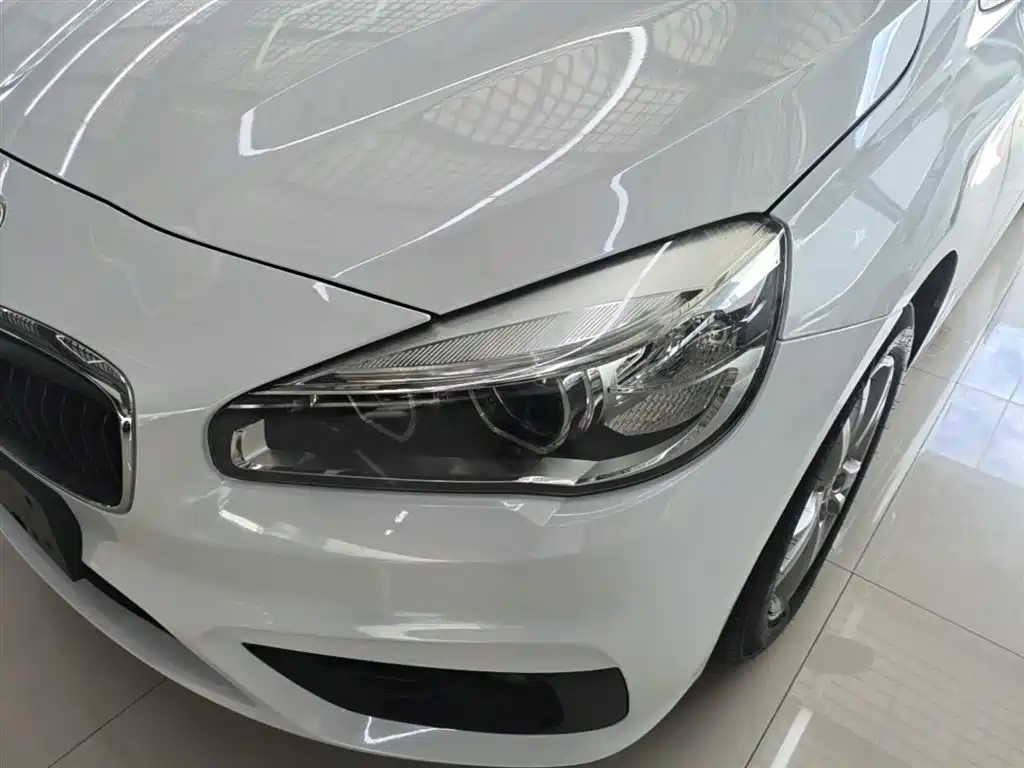 BMW 2 Series Touring 2016 218i Leading фото 24
