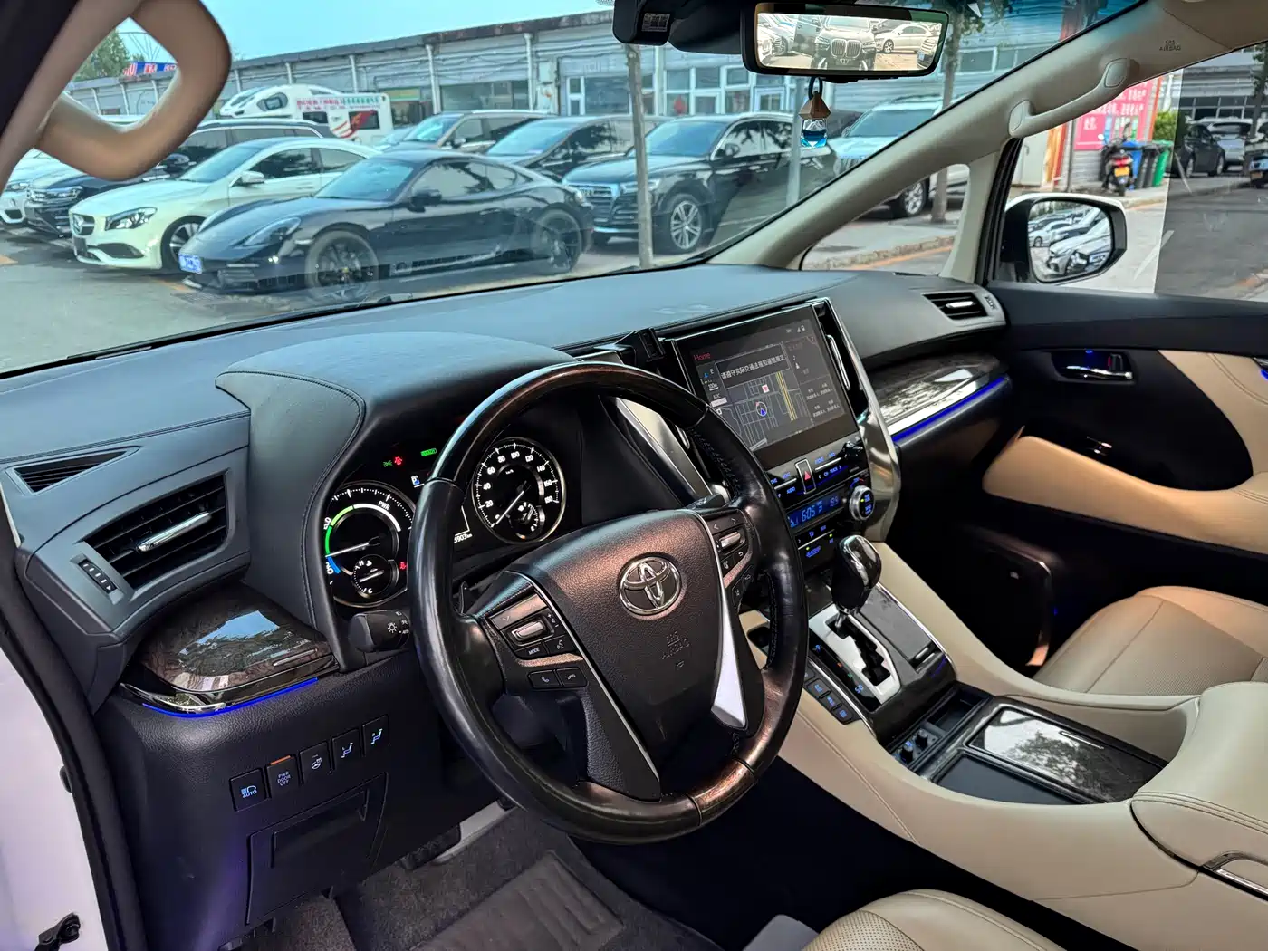 Toyota Vellfire 2021 Crown Hybrid 2.5L HV Premium Edition фото 8