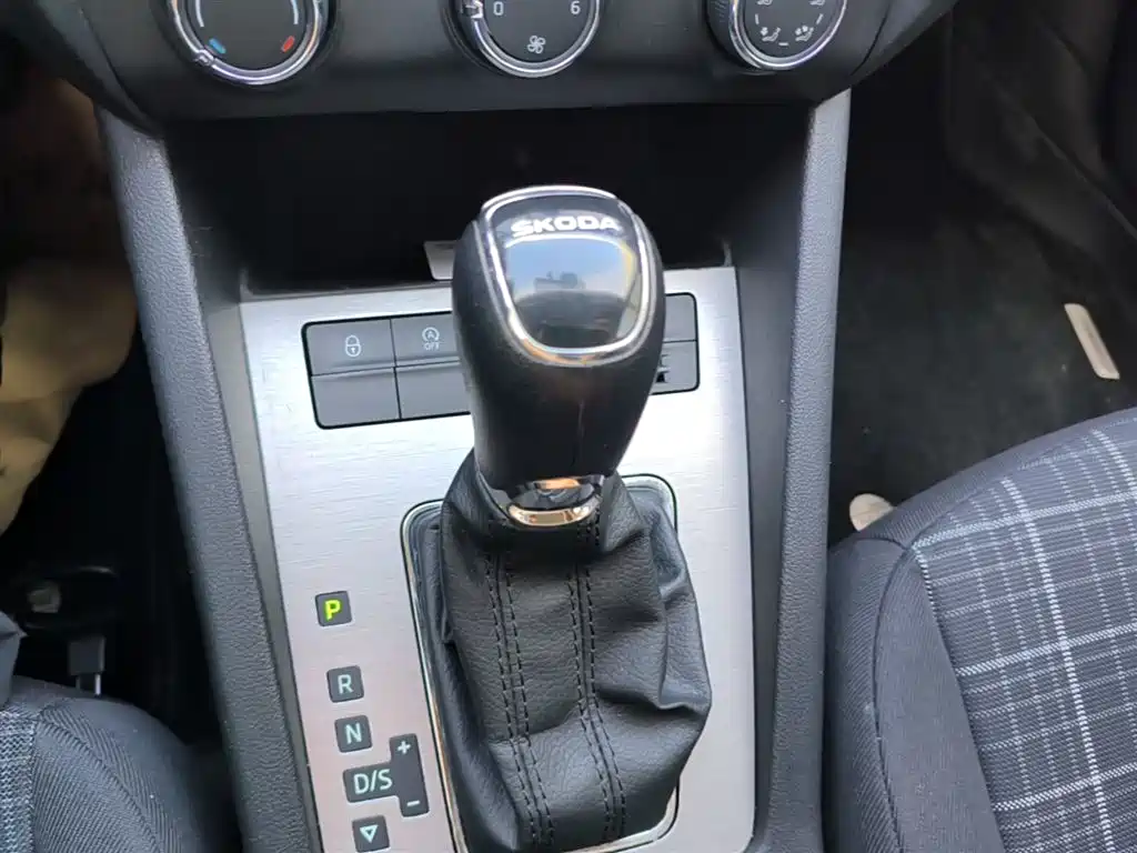 Škoda Octavia 2019 1.5L Auto Comfort Edition фото 14