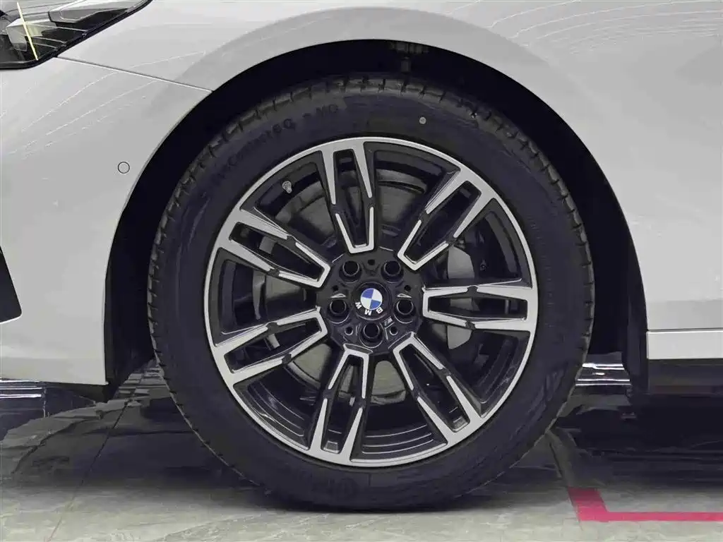 BMW 5 Series 2025 530Li xDrive M Sport Package фото 4