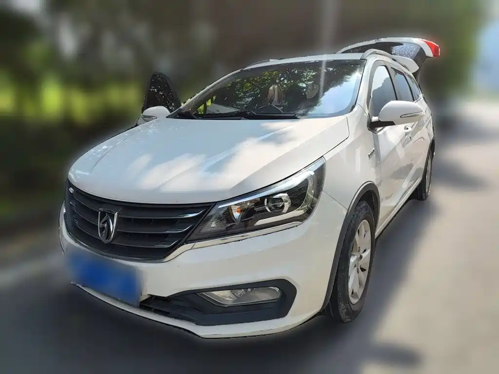 Baojun 310W 2019 2017 1.5L Manual Fashion Edition (China V)