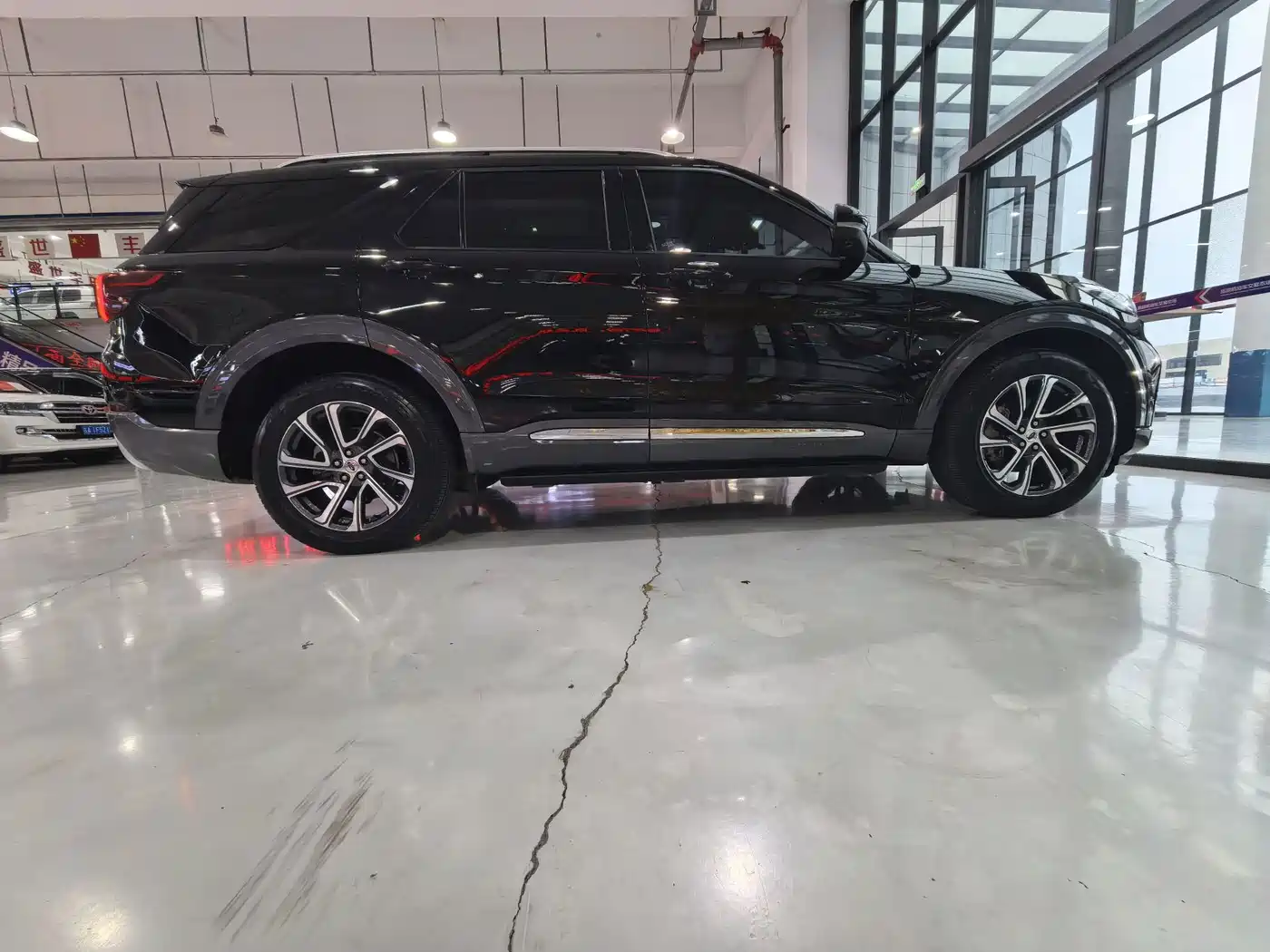 Photo 27 - Ford Explorer