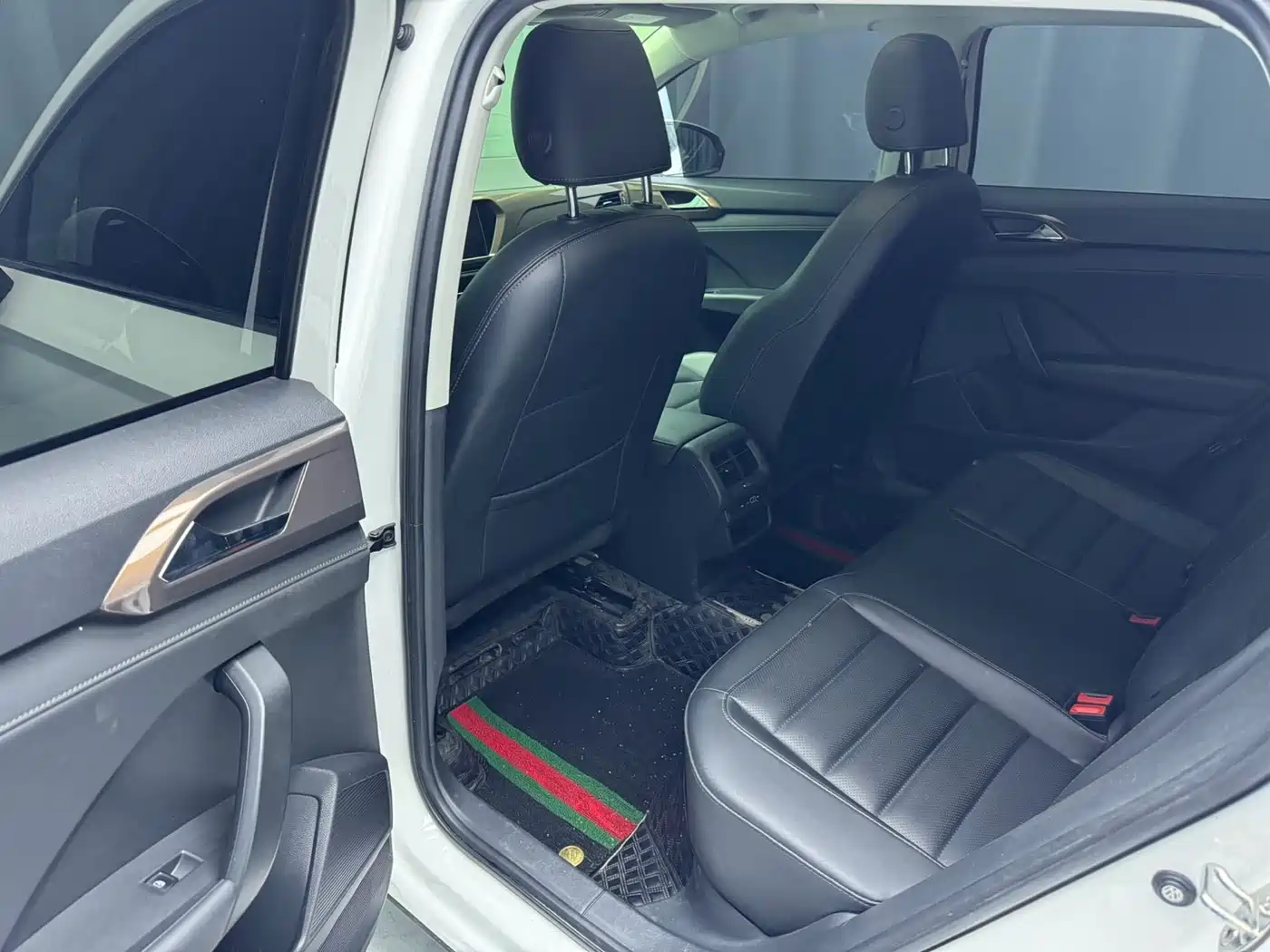 Volkswagen Tharu 2022 280TSI FWD Luxury Edition фото 13