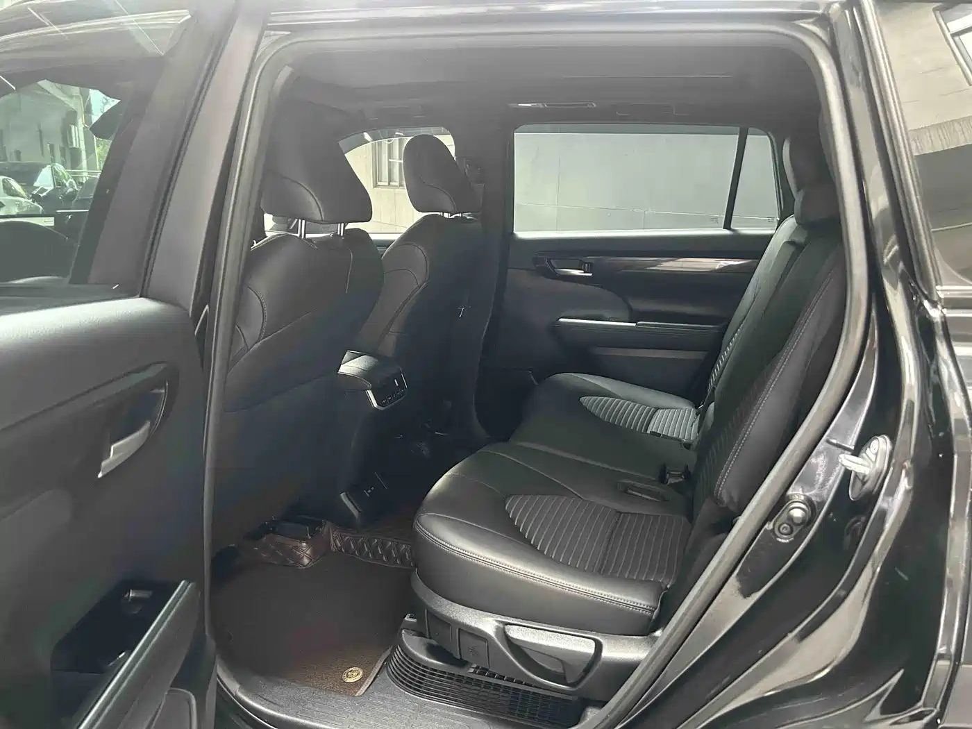 Toyota Crown Kluger 2021 2.5L HEV 4WD Luxury фото 2