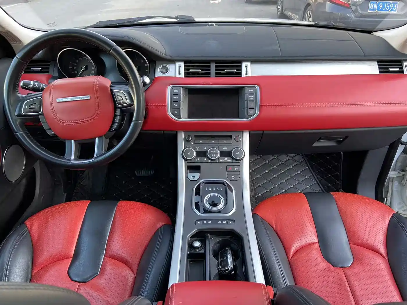 Land Rover Range Rover Evoque 2015 2.0T 5-Door Intelligent Edition фото 13