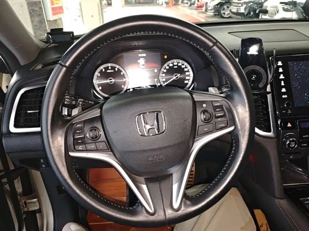 Фото 11 - Honda UR-V