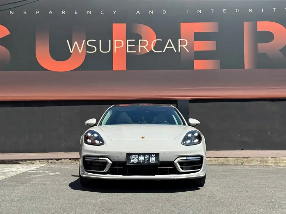 PORSCHE PANAMERA