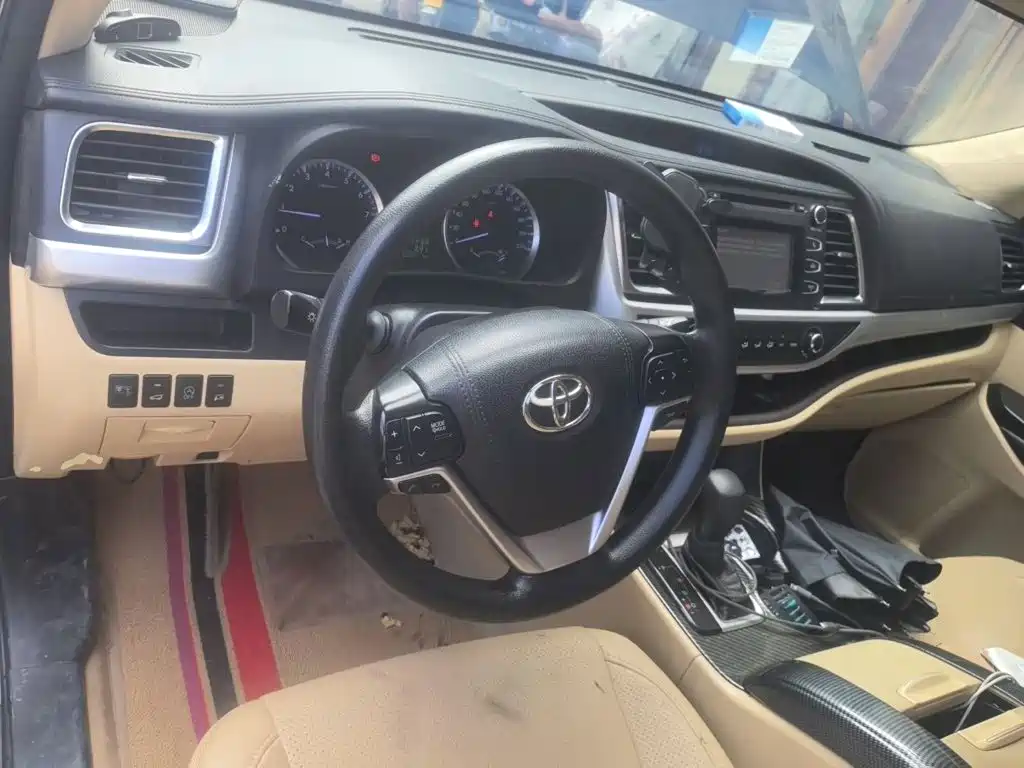 Фото 6 - Toyota Highlander