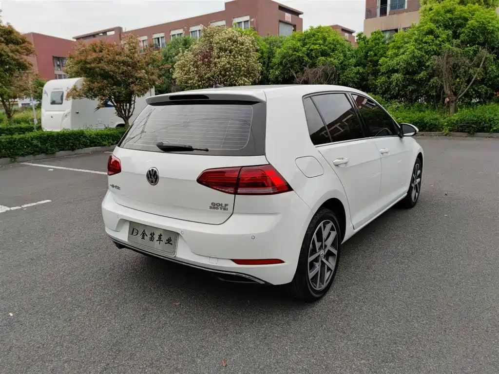 Volkswagen Golf 2020 Beloved Edition 280TSI DSG Comfort фото 12