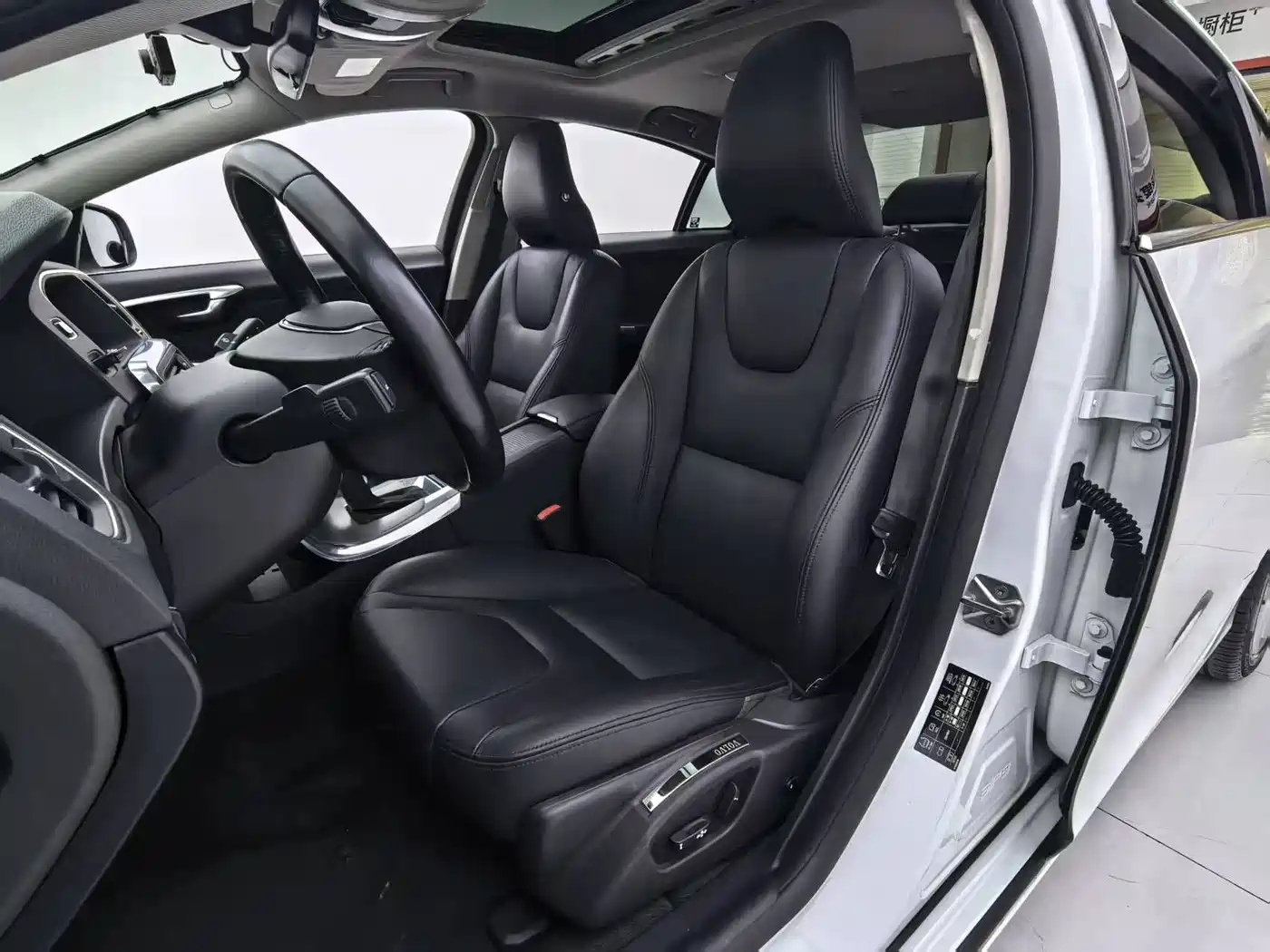 Фото 18 - Volvo S60