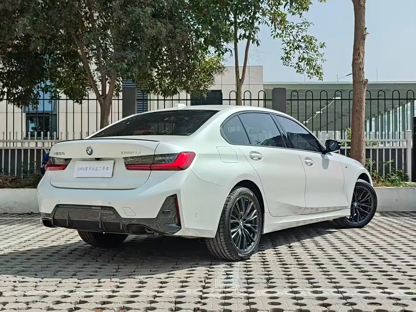 BMW 3 Series 2023 325Li M Sport Black Night Package фото 25