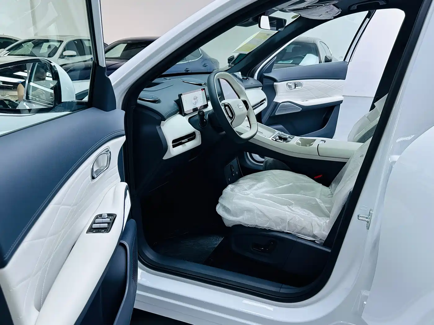 Geely Galaxy Galaxy Starship 7 EM-i 2025 Model 120km Explorer+ Edition фото 4