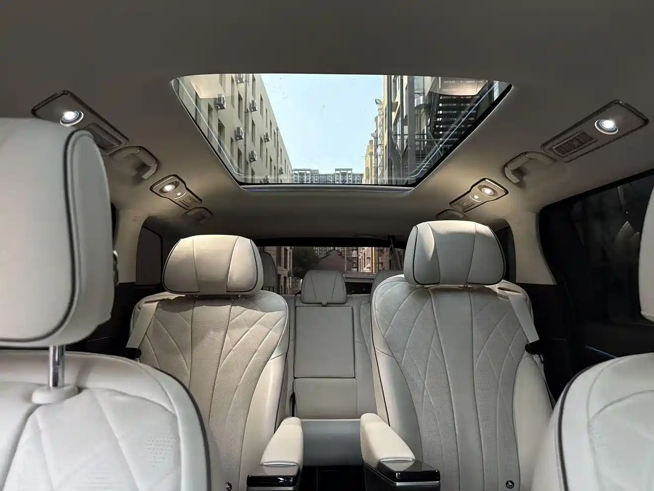 Denza D9 2024 DM-i 980 AWD Prestige фото 17